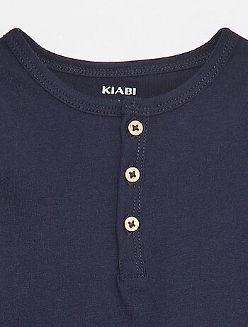 T-shirt con collo serafino