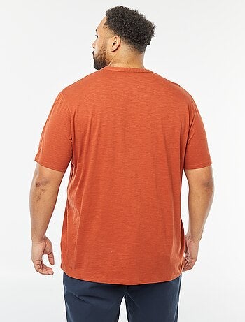 T-shirt con collo serafino