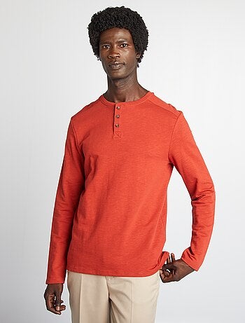T-shirt con collo serafino