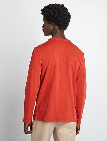 T-shirt con collo serafino