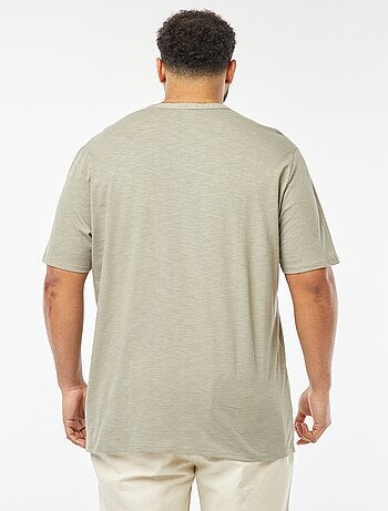 T-shirt con collo serafino