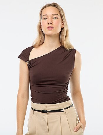 T-shirt con dettaglio gioiello