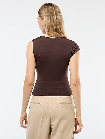 T-shirt con dettaglio gioiello