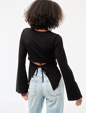 T-shirt con dettaglio schiena scoperta