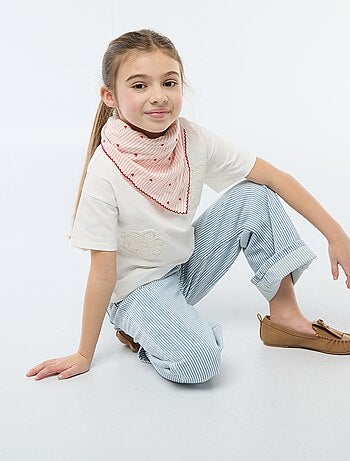 T-shirt con fiori in macramè