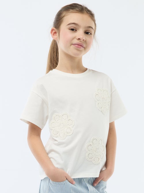T-shirt con fiori in macramè - Kiabi