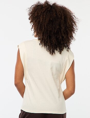 T-shirt con giromanica ampio
