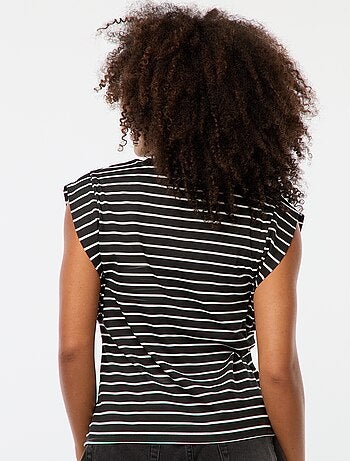 T-shirt con giromanica ampio