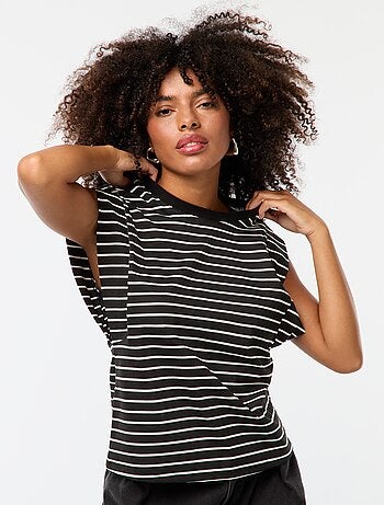 T-shirt con giromanica ampio
