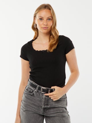 T-shirt con maniche corte con pizzo e fiocco fantasia