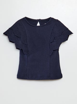 T-shirt con maniche ricamate