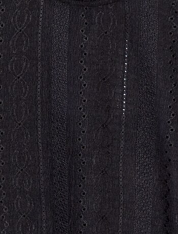 T-shirt con motivi traforati