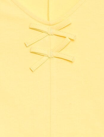 T-shirt con nodi decorativi