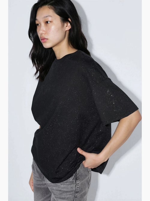 T-shirt con paillettes, girocollo e maniche corte busem - Kiabi T-shirt con paillettes, girocollo e maniche corte busem - Kiabi