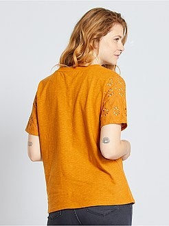 T-shirt con ricamo punto inglese - Kiabi