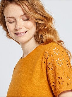 T-shirt con ricamo punto inglese - Kiabi