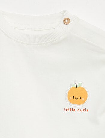 T-shirt con ricamo sul petto