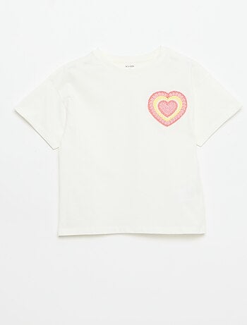 T-shirt con ricamo sul petto