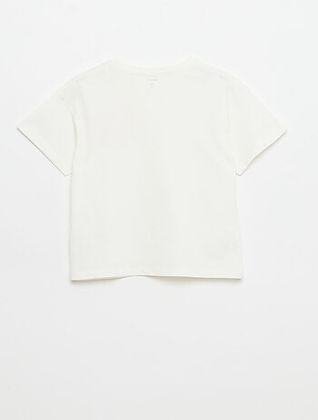 T-shirt con ricamo sul petto