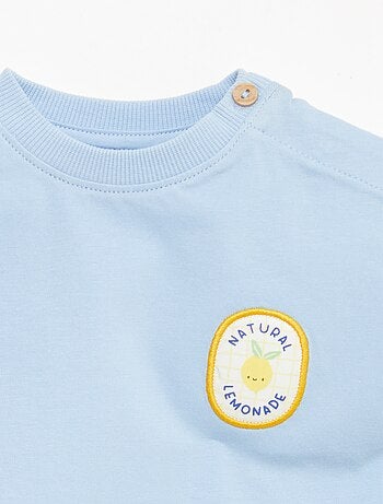 T-shirt con ricamo sul petto