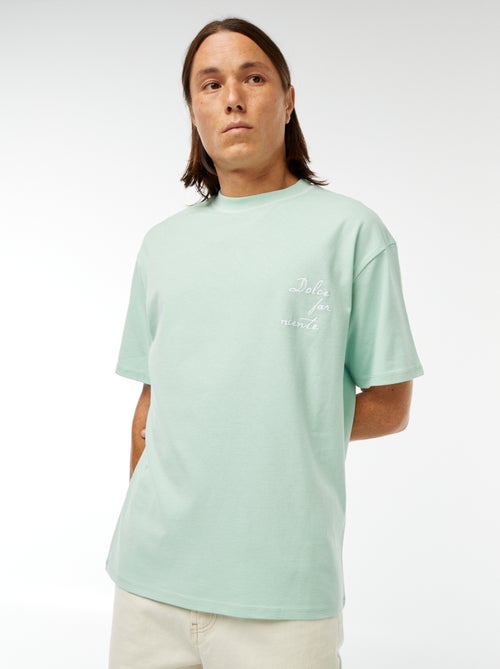 T-shirt con ricamo sul petto e stampata dietro - Kiabi