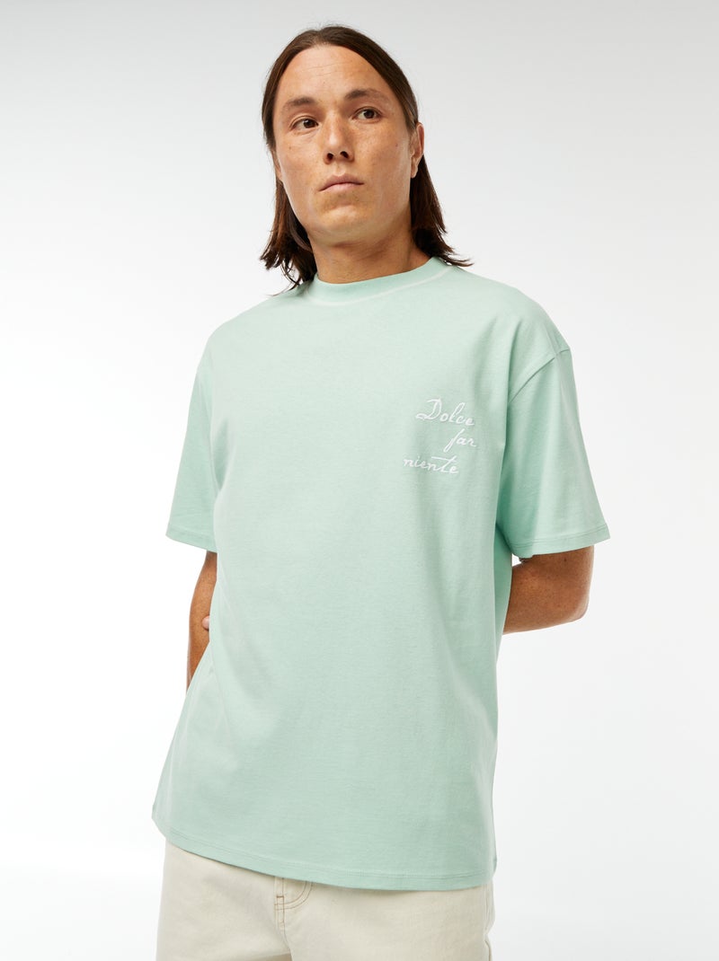 T-shirt con ricamo sul petto e stampata dietro Verde - Kiabi