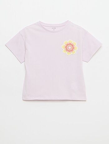 T-shirt con ricamo sul petto