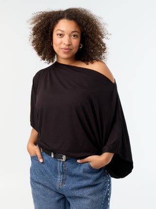 T-shirt con scollo a cascata e maniche corte