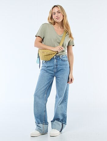 T-shirt con scollo a V