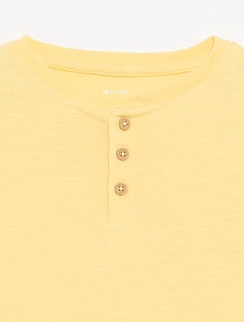 T-shirt con scollo alla tunisina