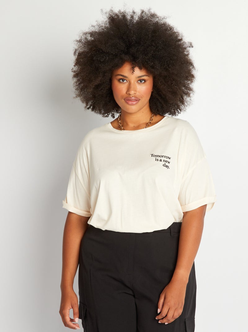 T-shirt con scritta ricamata BEIGE - Kiabi