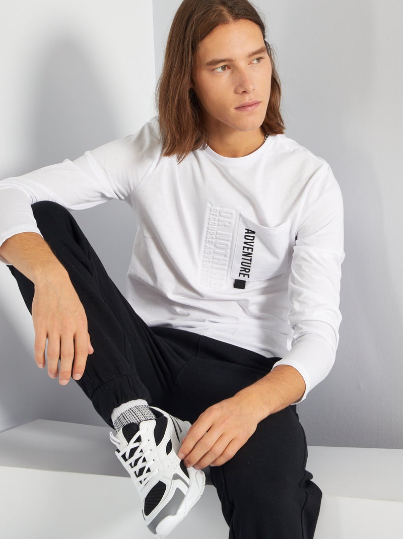 T-shirt con tasca e testo in rilievo BIANCO - Kiabi