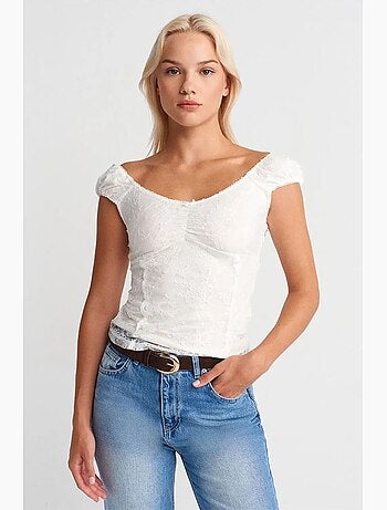 T-shirt corta in pizzo aderente manica corta dilvin