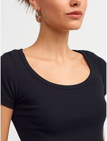 T-shirt crop a coste da donna dilvin