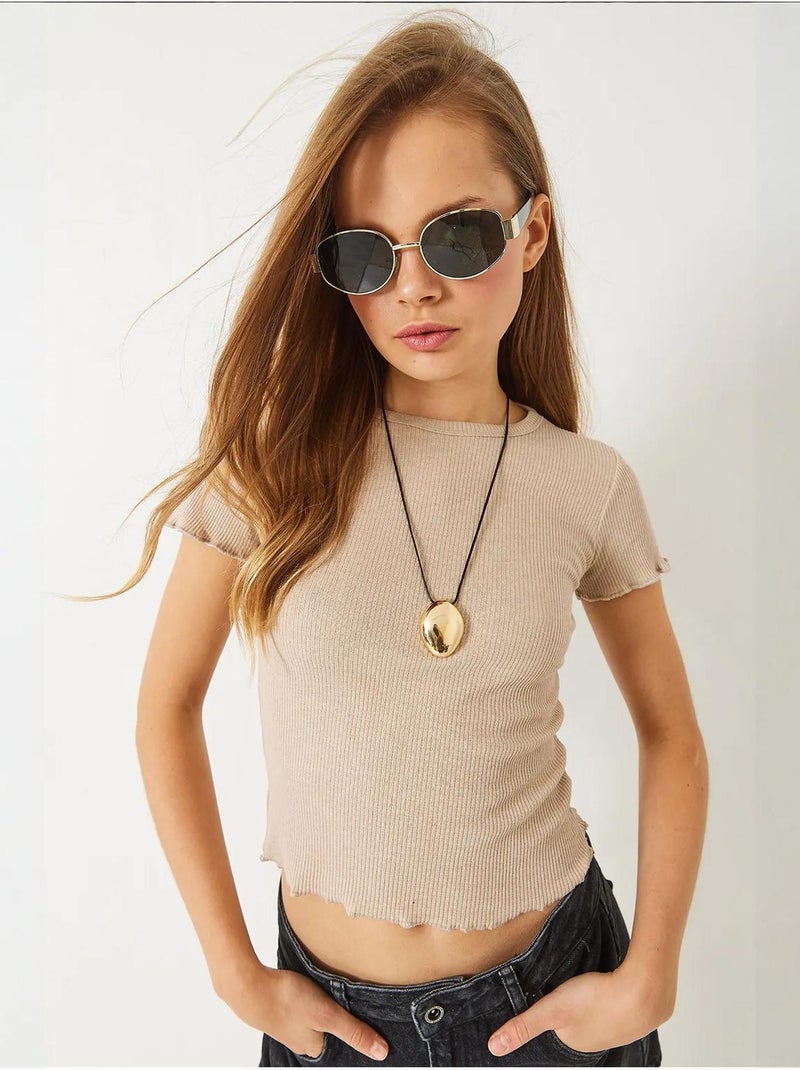 T-shirt crop a costine con girocollo e dettaglio bordo ondulato lucci Beige argilla - Kiabi