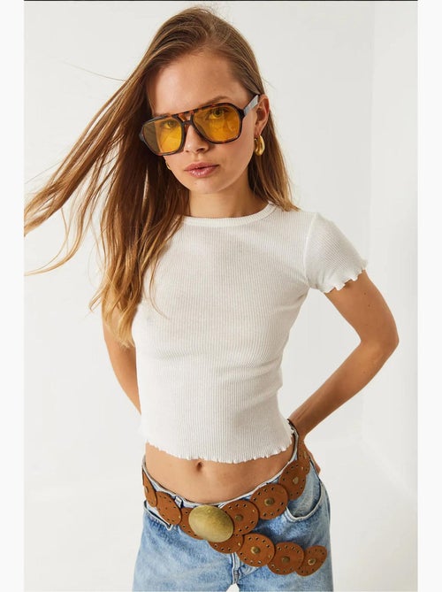 T-shirt crop a costine con girocollo e dettaglio bordo ondulato lucci - Kiabi