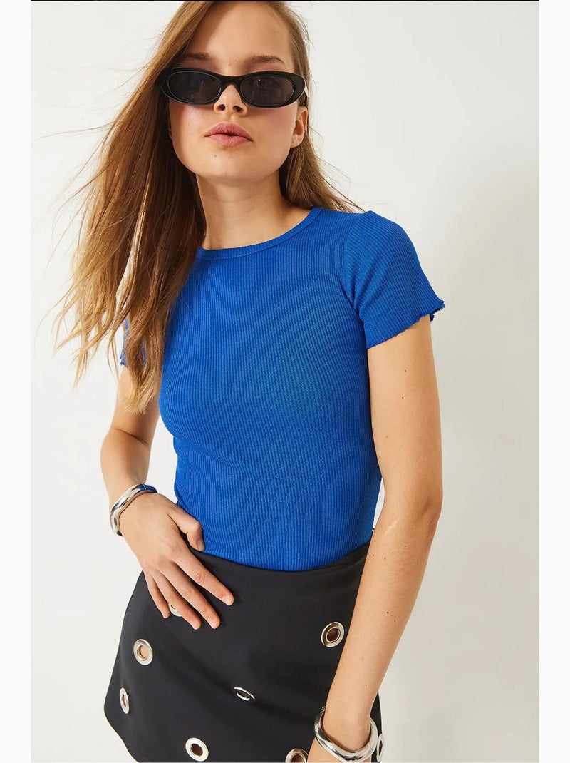 T-shirt crop a costine con girocollo e dettaglio bordo ondulato lucci Blu elettrico - Kiabi