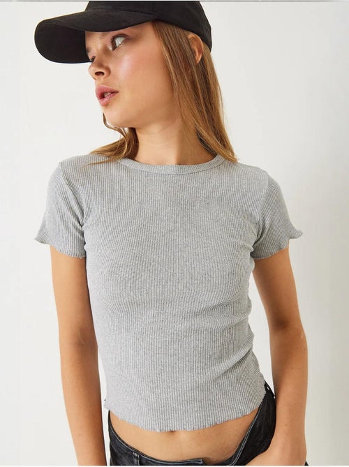 T-shirt crop a costine con girocollo e dettaglio bordo ondulato lucci - Kiabi