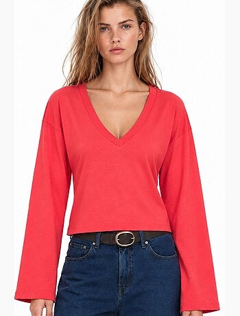 T-shirt crop con scollo a v, vestibilità slim busem