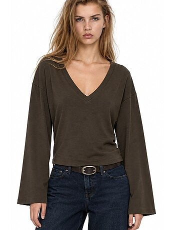 T-shirt crop con scollo a v, vestibilità slim busem