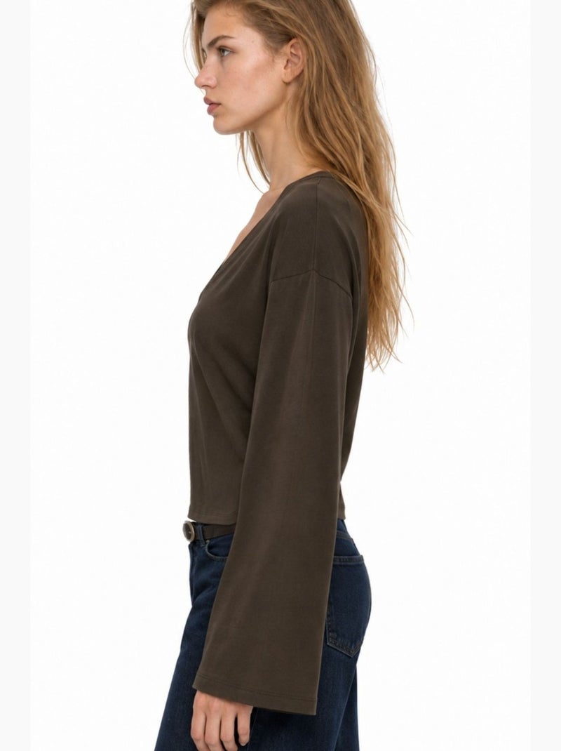 T-shirt crop con scollo a v, vestibilità slim busem Marrone scuro - Kiabi