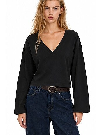 T-shirt crop con scollo a v, vestibilità slim busem