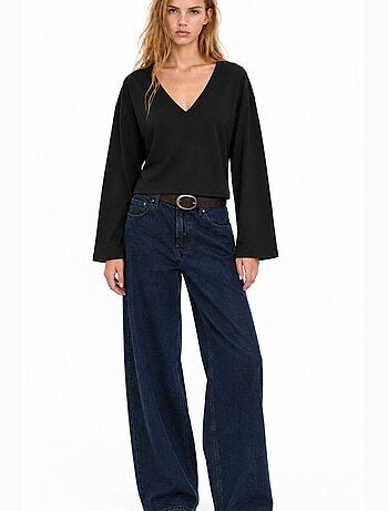 T-shirt crop con scollo a v, vestibilità slim busem