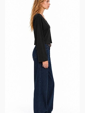 T-shirt crop con scollo a v, vestibilità slim busem