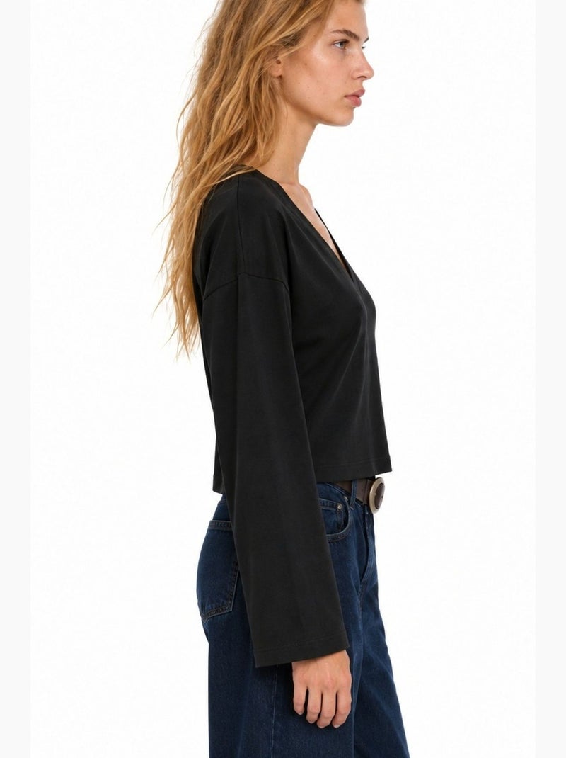 T-shirt crop con scollo a v, vestibilità slim busem Nero - Kiabi