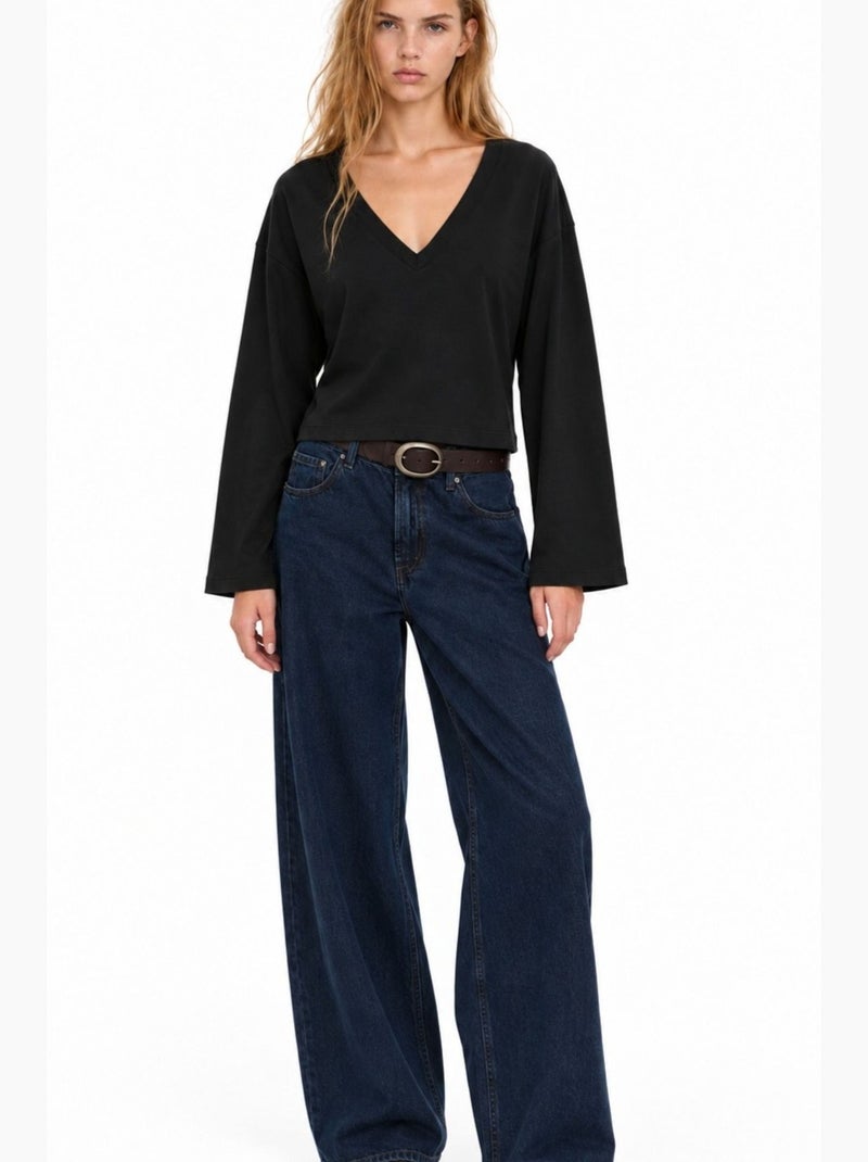 T-shirt crop con scollo a v, vestibilità slim busem Nero - Kiabi