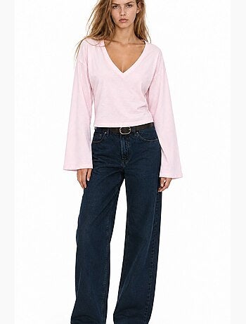 T-shirt crop con scollo a v, vestibilità slim busem