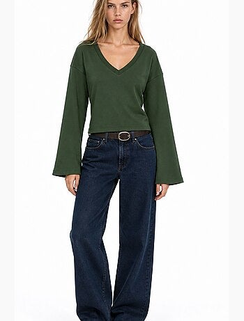 T-shirt crop con scollo a v, vestibilità slim busem