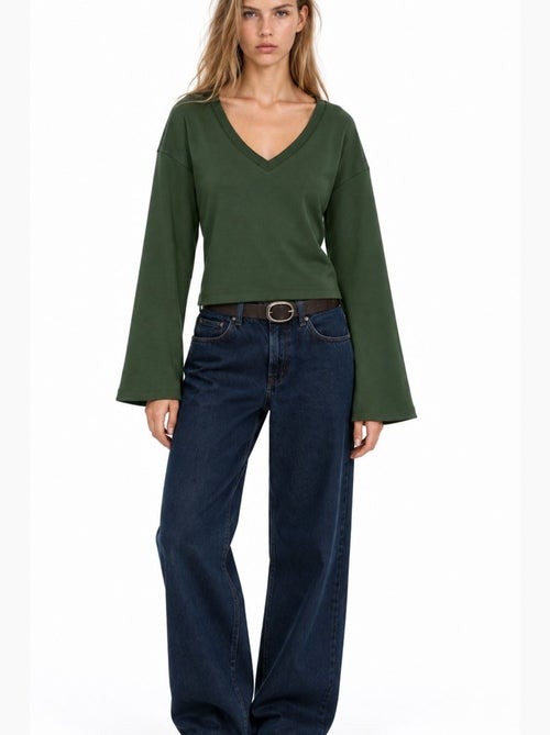 T-shirt crop con scollo a v, vestibilità slim busem - Kiabi T-shirt crop con scollo a v, vestibilità slim busem - Kiabi