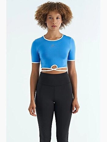 T-shirt crop elasticizzata con girocollo tommy